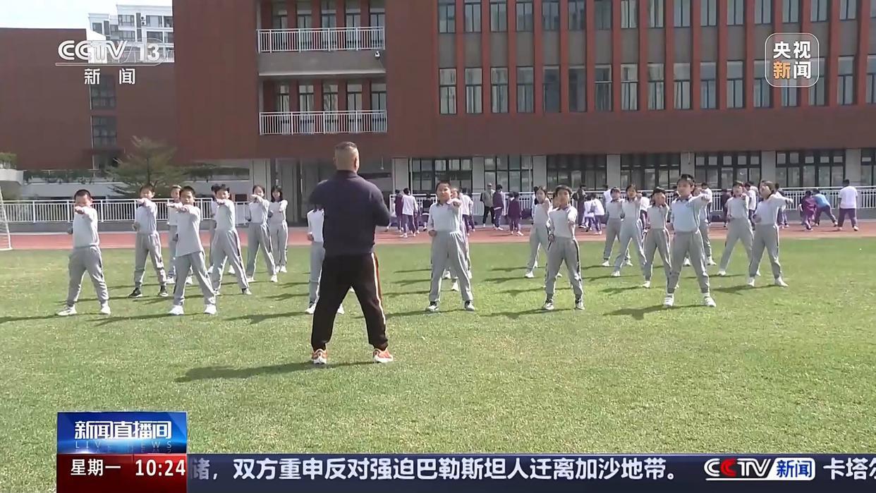 所有人感到